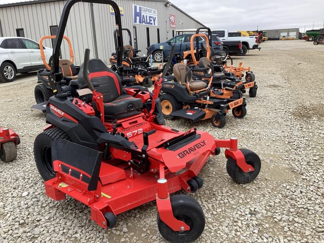 Image of Gravely Pro-Turn 572 equipment image 2