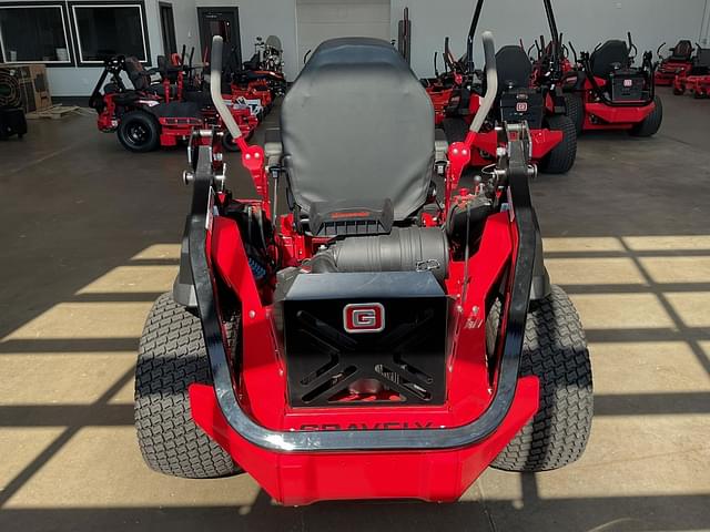 Image of Gravely Pro-Turn 600 equipment image 3