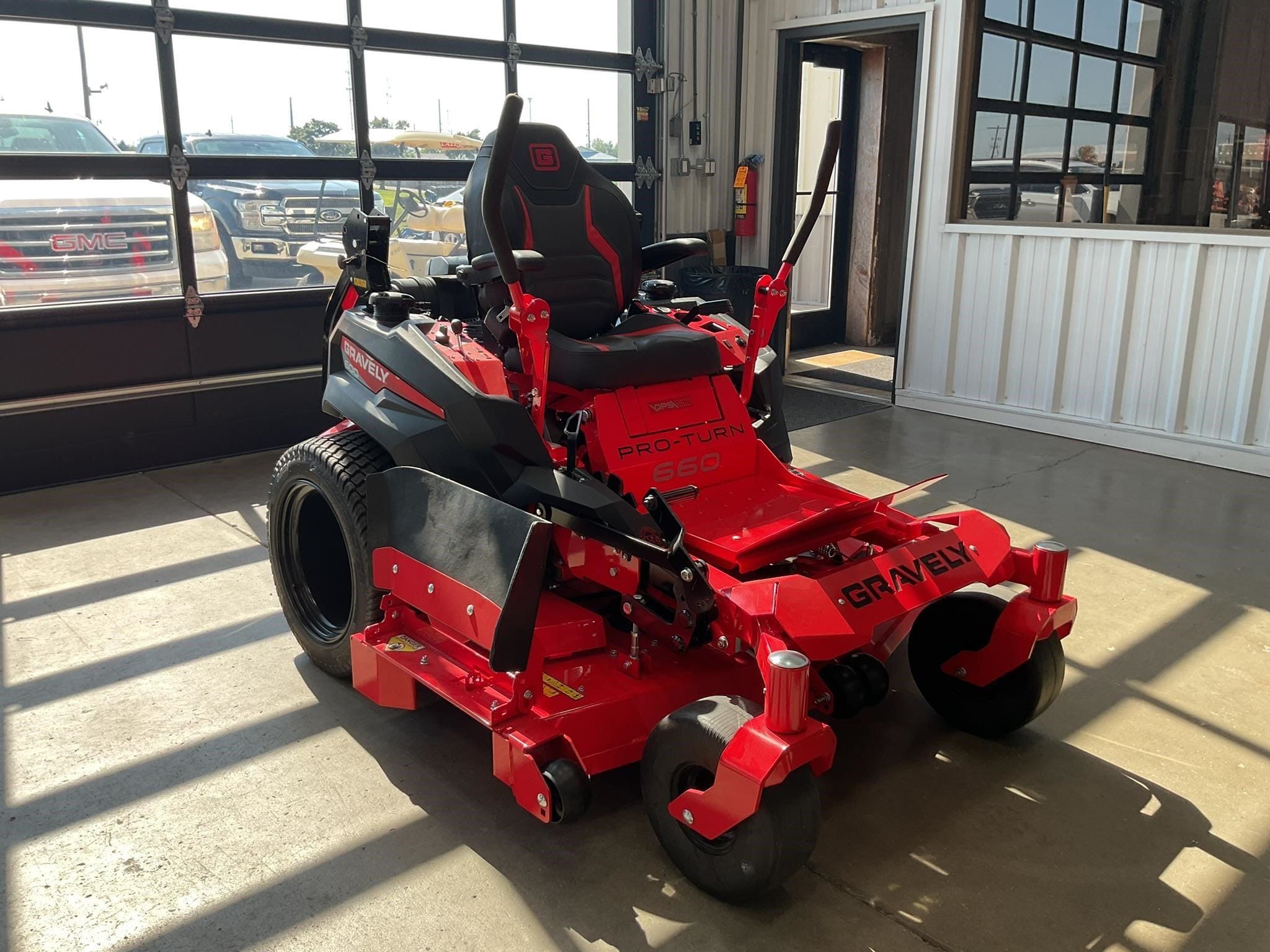 2024 Gravely Pro-Turn 600 Equipment Image0