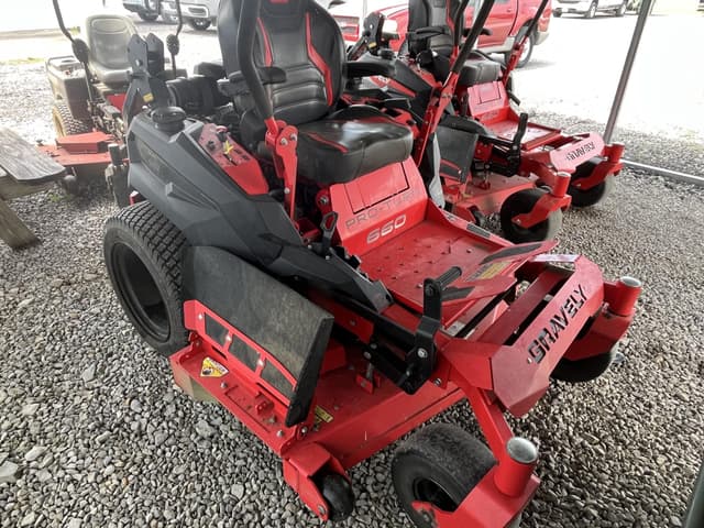 Image of Gravely Pro-Turn 660 equipment image 3