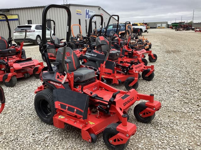 Image of Gravely Pro-Turn Z 52 equipment image 2