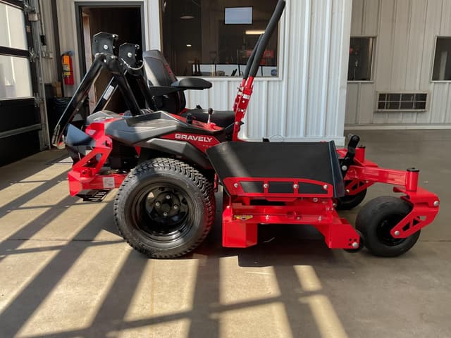 Image of Gravely Pro-Turn Z 52 equipment image 1