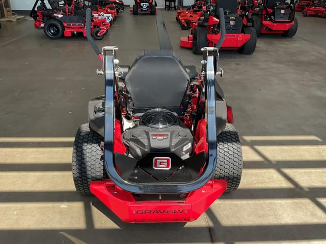 Image of Gravely Pro-Turn Z 52 equipment image 3