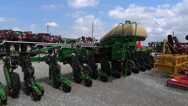 Image of Great Plains PL5200 equipment image 3