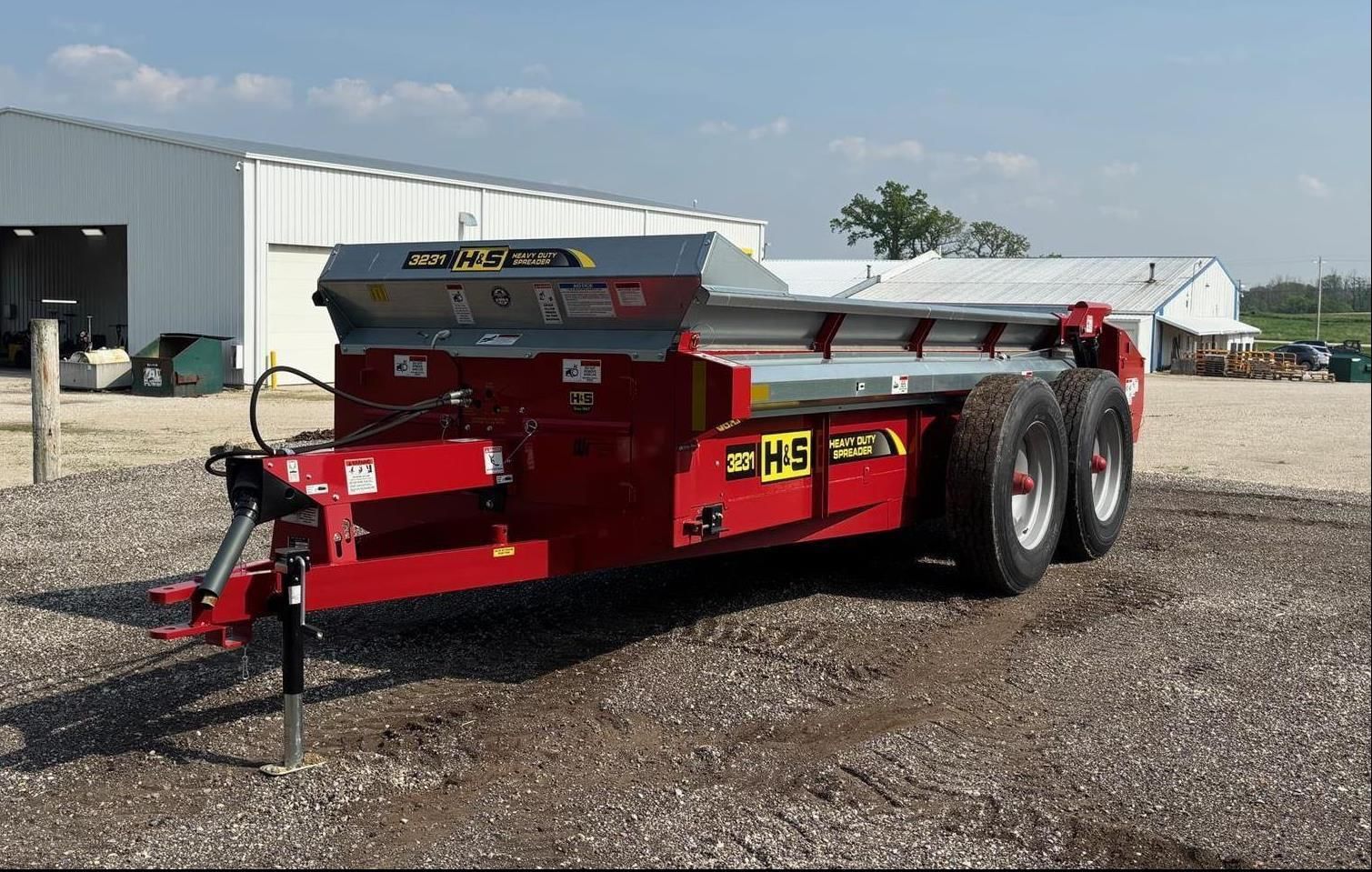 2024 H&S 3231 Equipment Image0