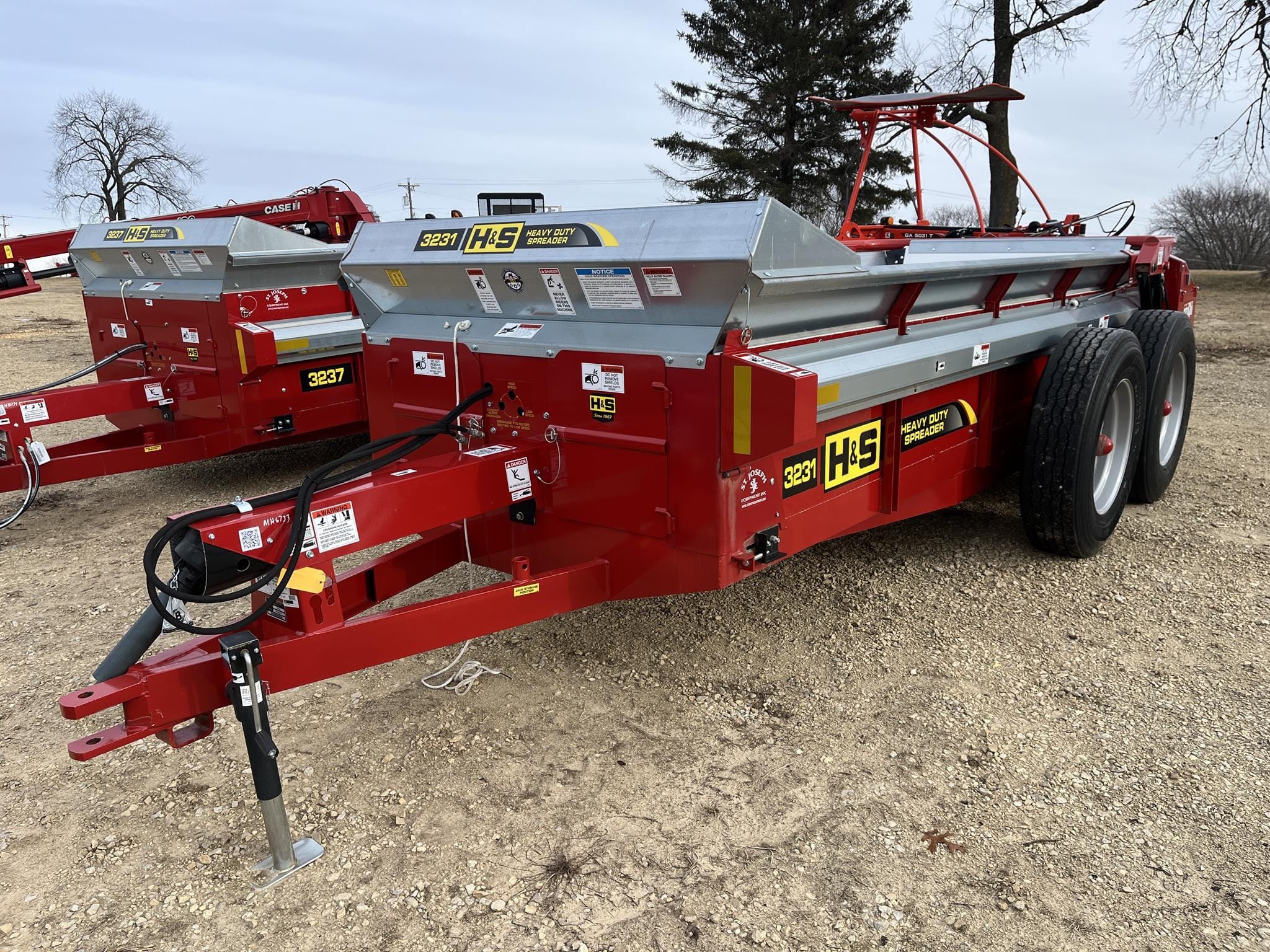 2024 H&S 3231 Equipment Image0