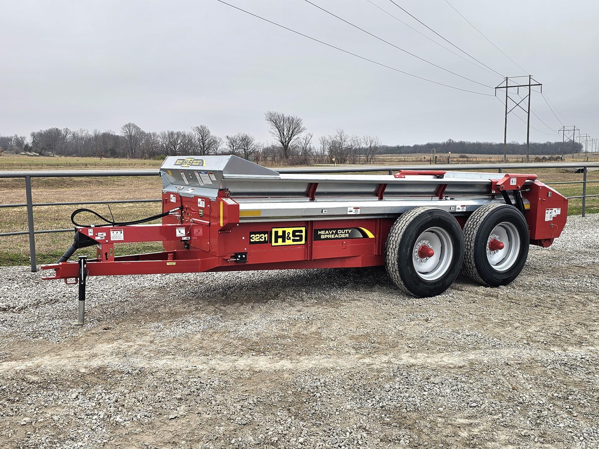 2024 H&S 3231 Equipment Image0