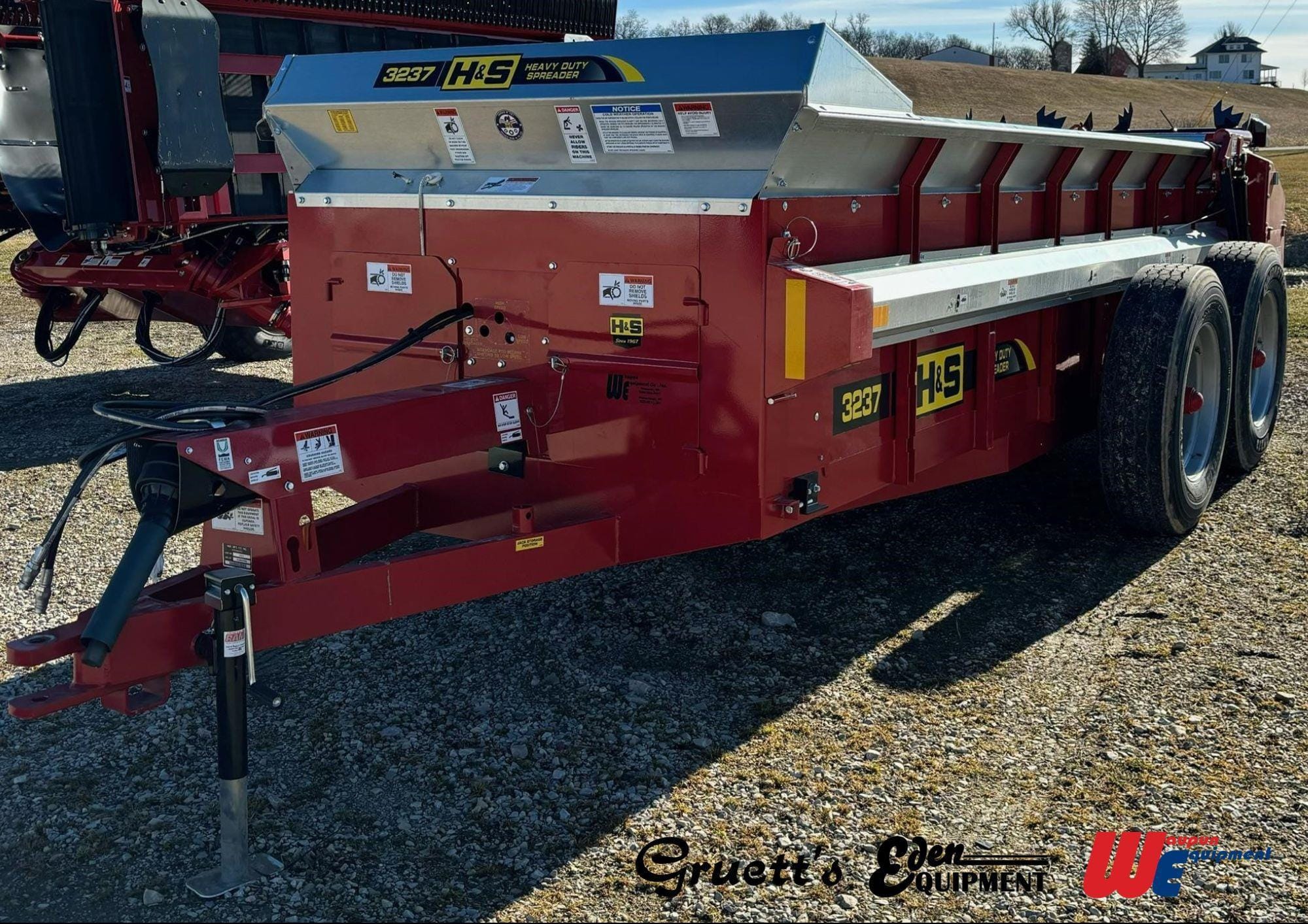 2024 H&S 3237 Equipment Image0