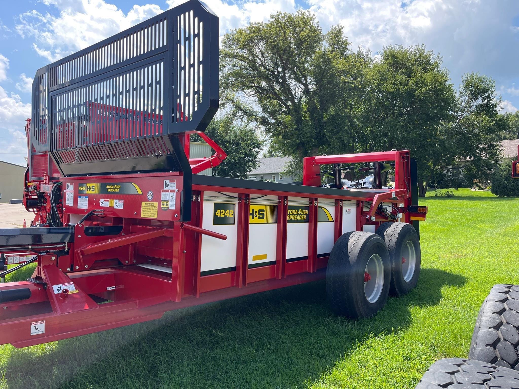 2024 H&S HPV4242 Equipment Image0