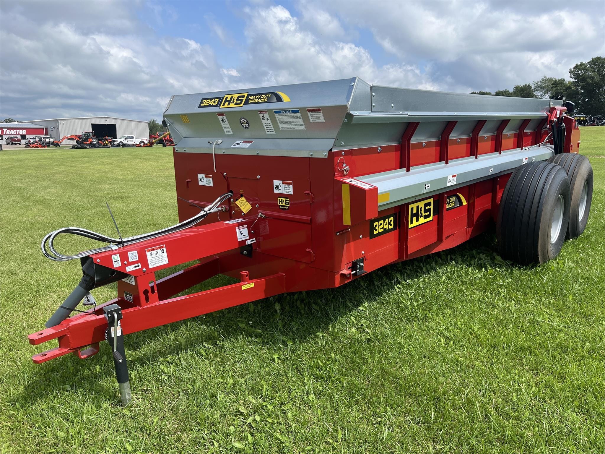 2024 H&S W3243 Equipment Image0