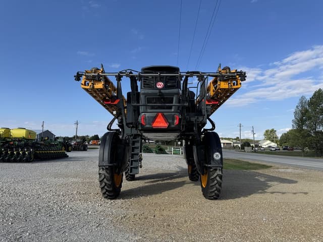 Image of Hagie STS12 equipment image 3