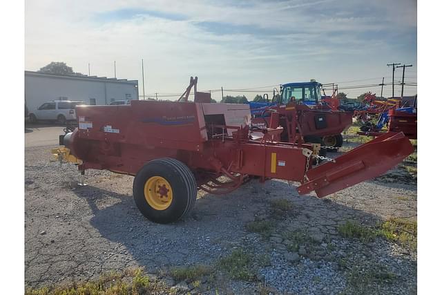 Image of New Holland Hayliner 275 equipment image 2