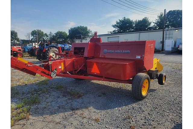 Image of New Holland Hayliner 275 equipment image 3