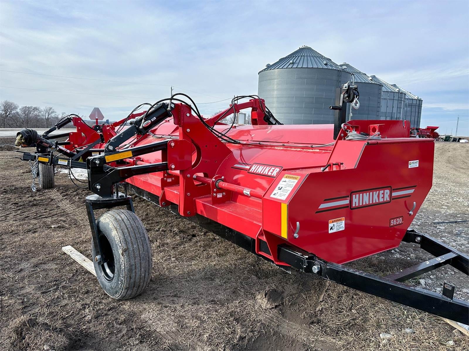 2024 Hiniker 5630 Equipment Image0