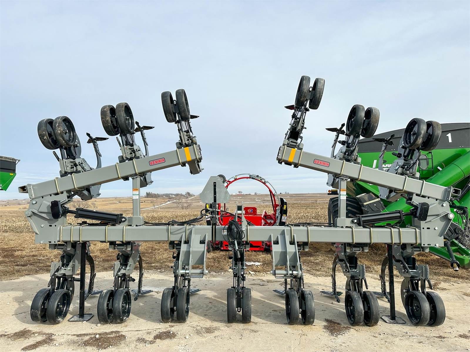 2024 Hiniker 6500 Equipment Image0