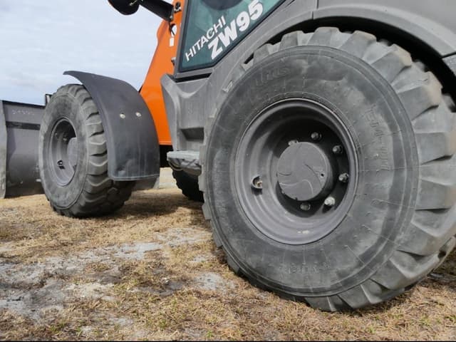 Image of Hitachi ZW95-6C equipment image 4