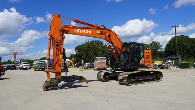 Image of Hitachi ZAXIS 245 USLC equipment image 2