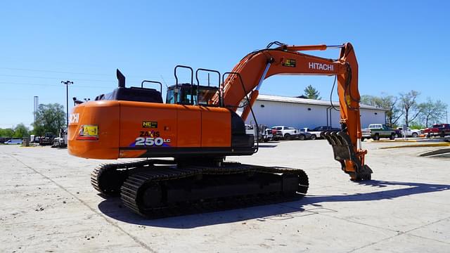 Image of Hitachi ZX250LC equipment image 4