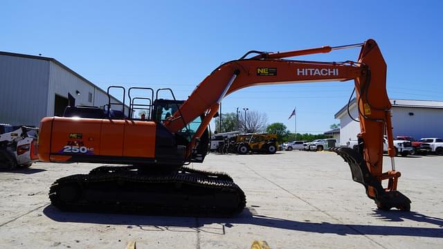 Image of Hitachi ZX250LC equipment image 3