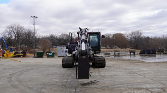 Image of Hitachi ZX250LC equipment image 3