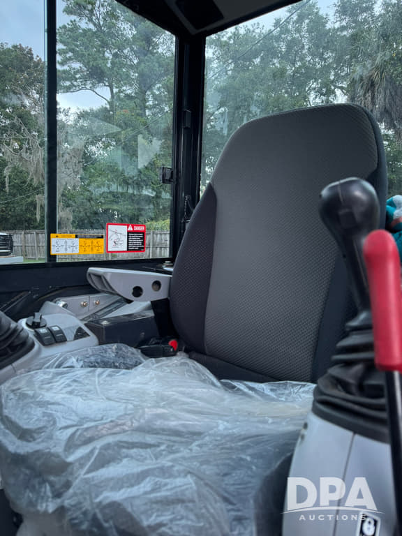 Image of Hitachi ZX60USB-5N equipment image 3