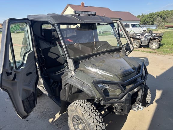 2024 Honda Pioneer 1000 Equipment Image0