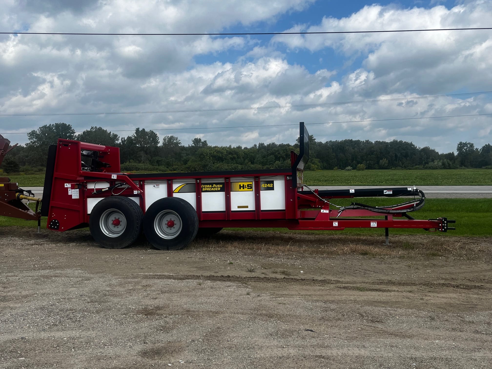 2024 H&S HPV4242 Equipment Image0