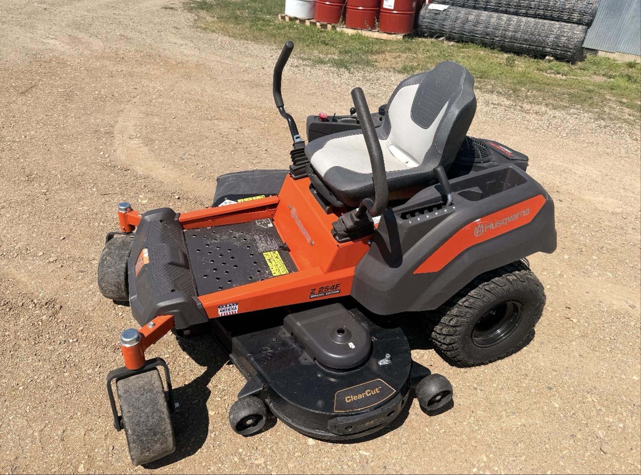 2024 Husqvarna Z254F Equipment Image0
