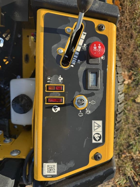 Image of Hustler X-RIDE equipment image 4