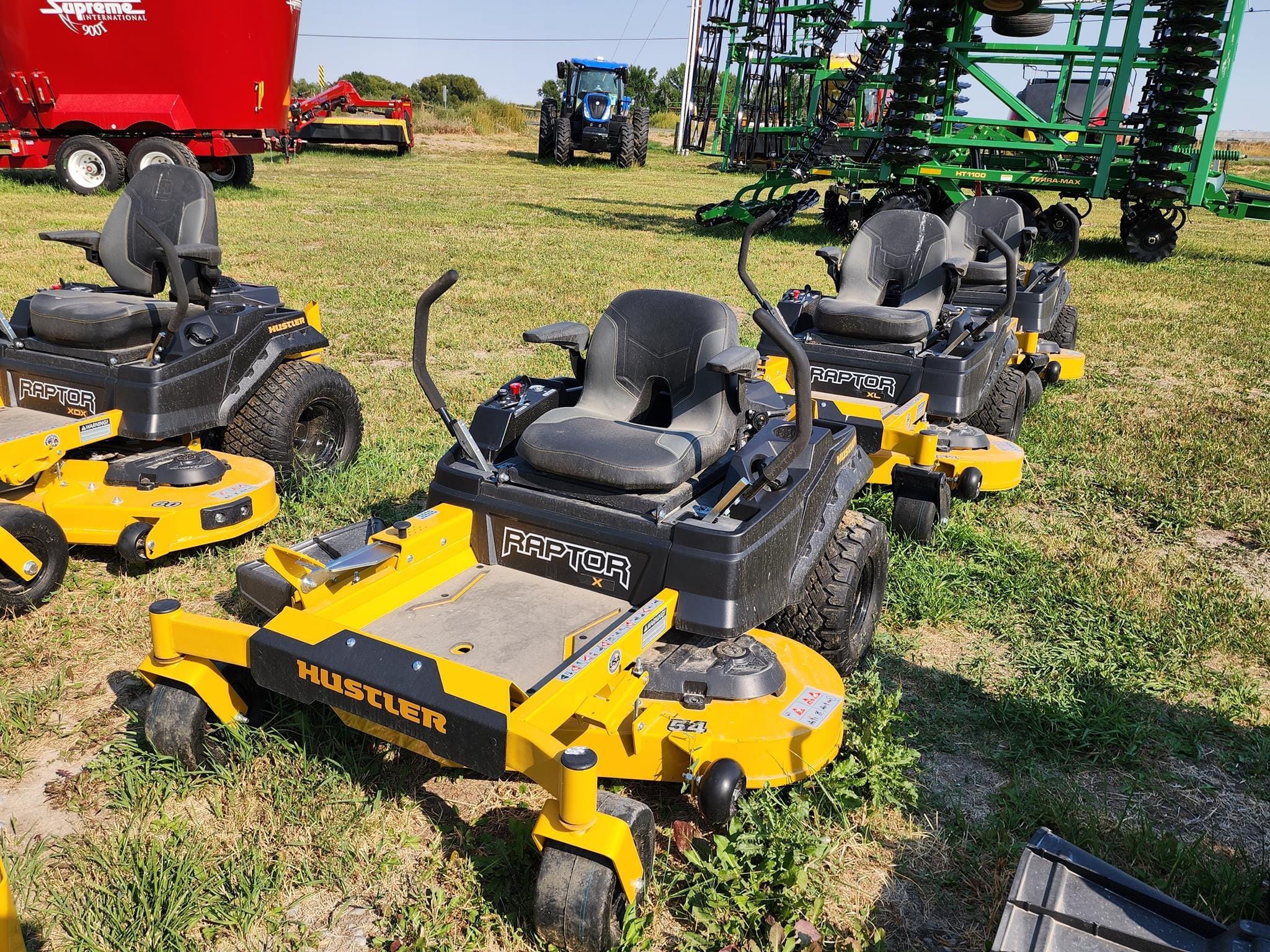 2024 Hustler Raptor X Equipment Image0