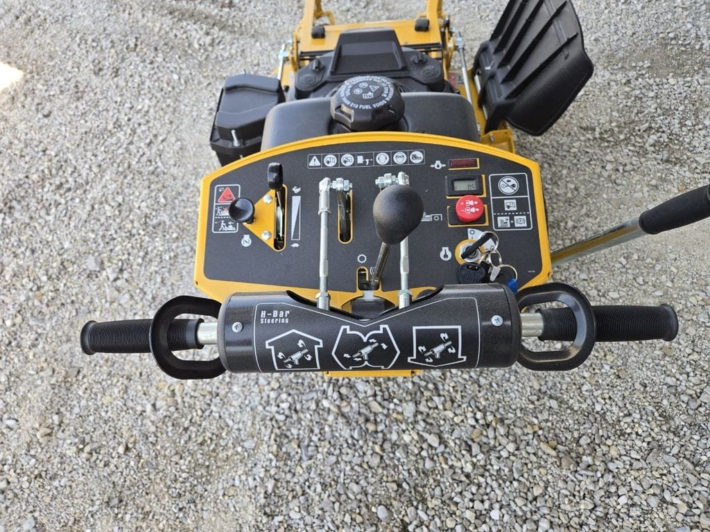 2024 Hustler Trimstar Equipment Image0