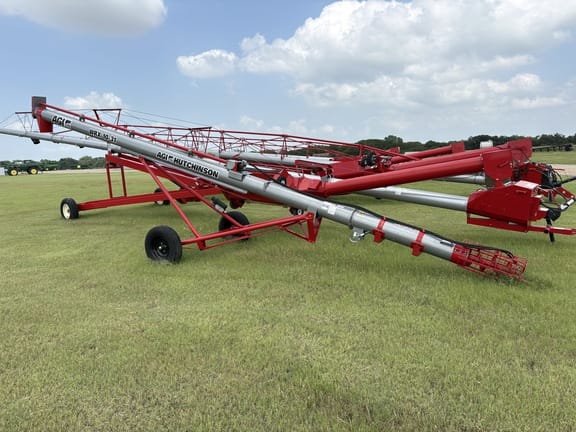 2024 Hutchinson WRX10-31 Equipment Image0