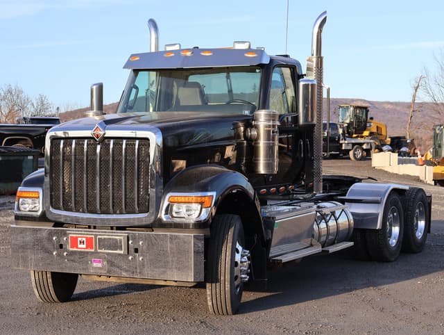 Image of International HX520 equipment image 3