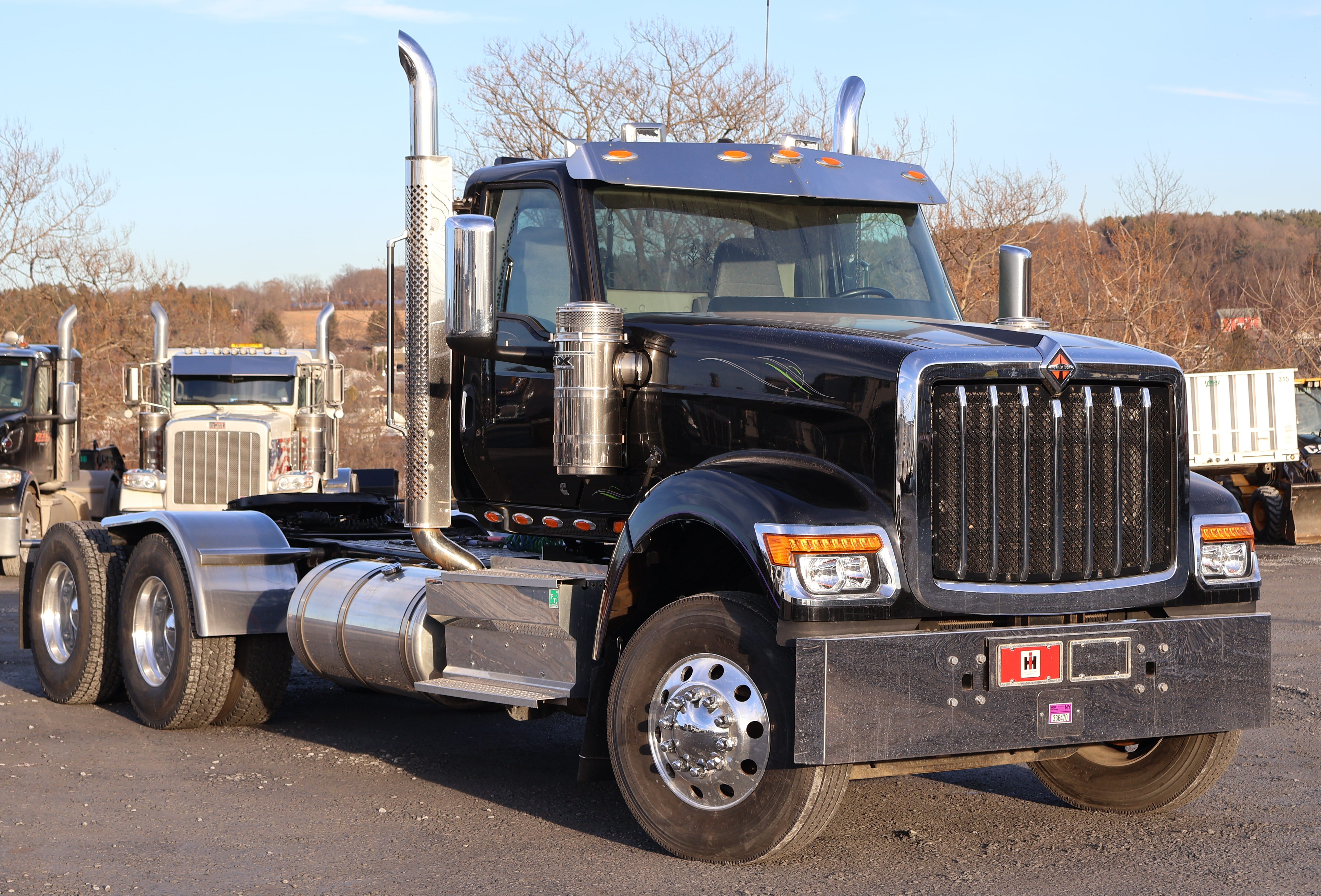 2024 International HX520 Equipment Image0