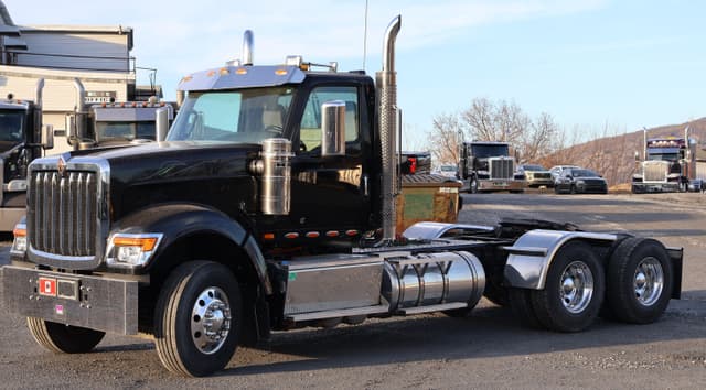 Image of International HX520 equipment image 4