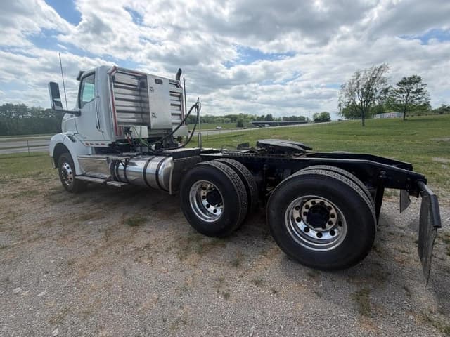 Image of International HX620 equipment image 3