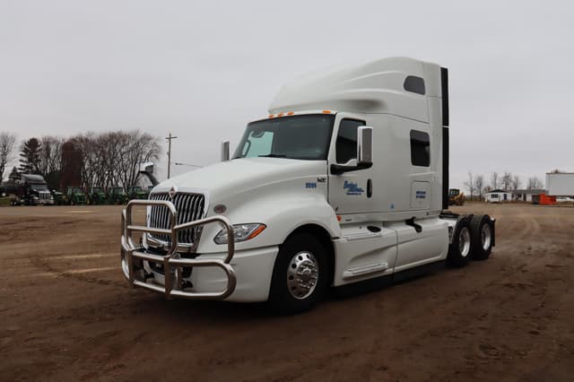 Image of International LT625 equipment image 2