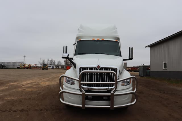 Image of International LT625 equipment image 1