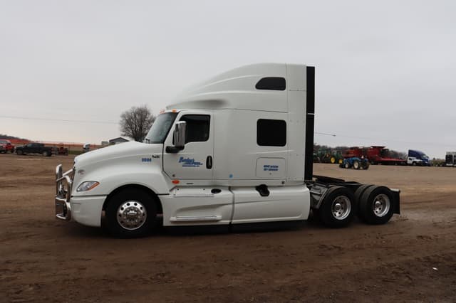 Image of International LT625 equipment image 3