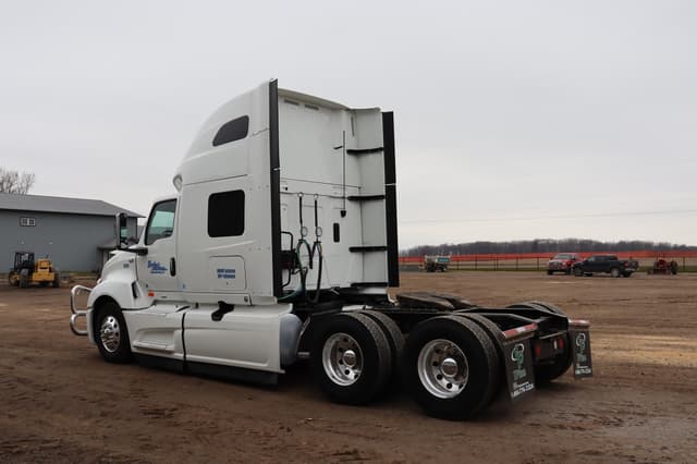 Image of International LT625 equipment image 4