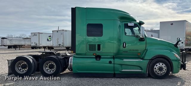 Image of International LT625 equipment image 3