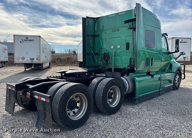 Image of International LT625 equipment image 4