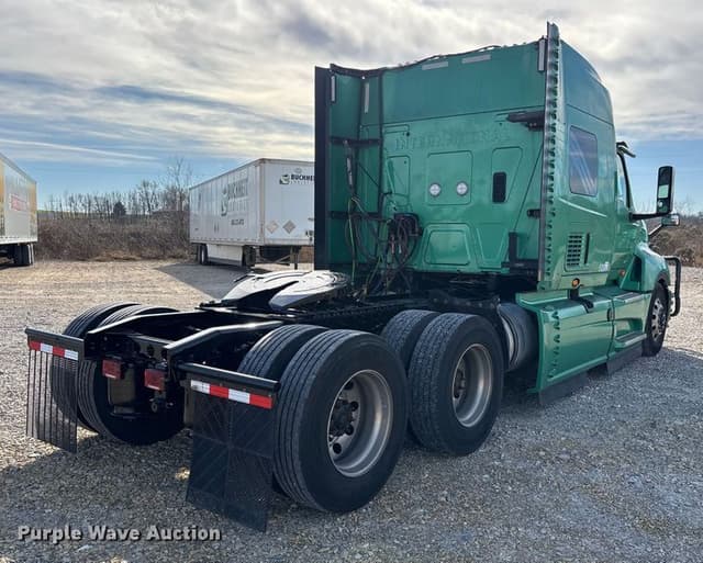 Image of International LT625 equipment image 4