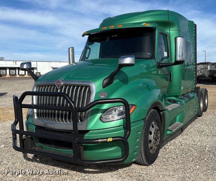 2024 International LT625 Equipment Image0