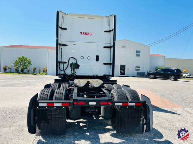 Image of International LT625 equipment image 3