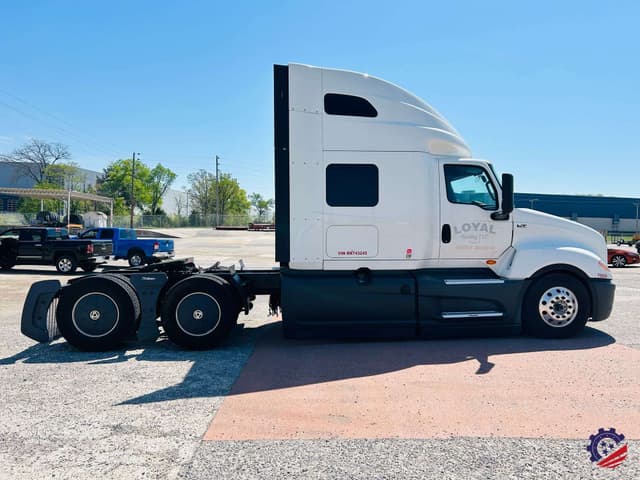 Image of International LT625 equipment image 4