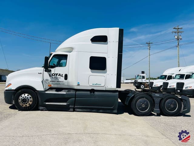 Image of International LT625 equipment image 1