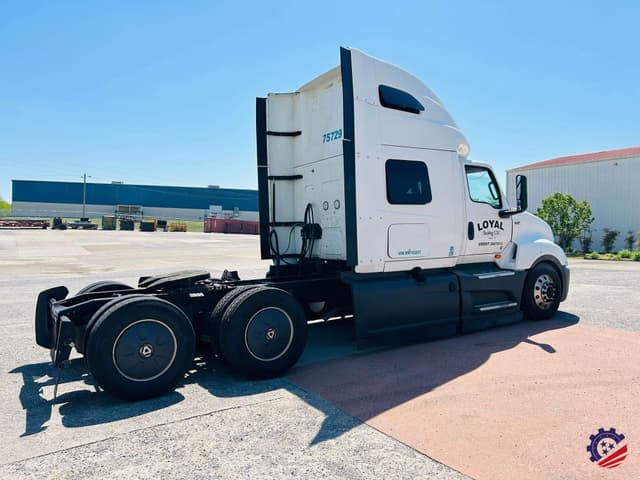 Image of International LT625 equipment image 2