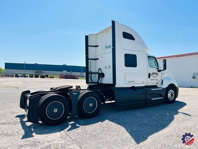 Image of International LT625 equipment image 4