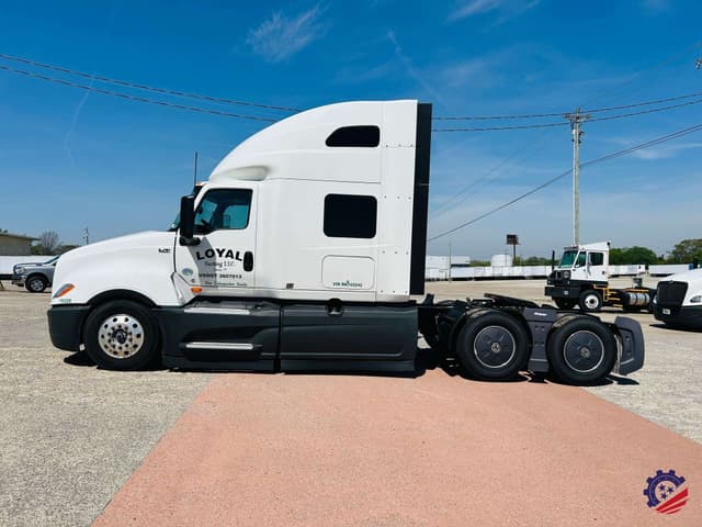 Image of International LT625 equipment image 1